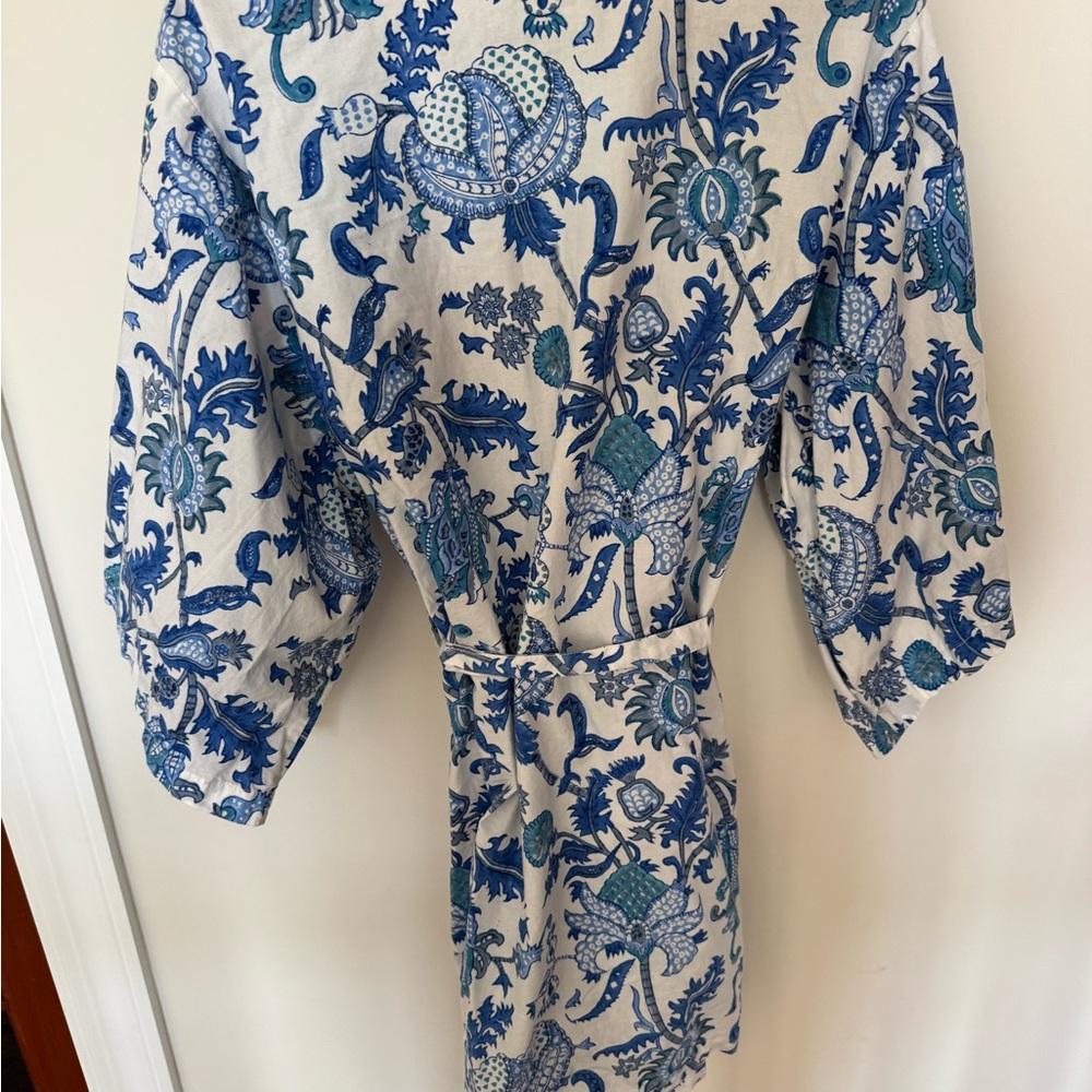 Roller Rabbit Blue & White Floral Amanda Robe/Kimono - Picture 4 of 4